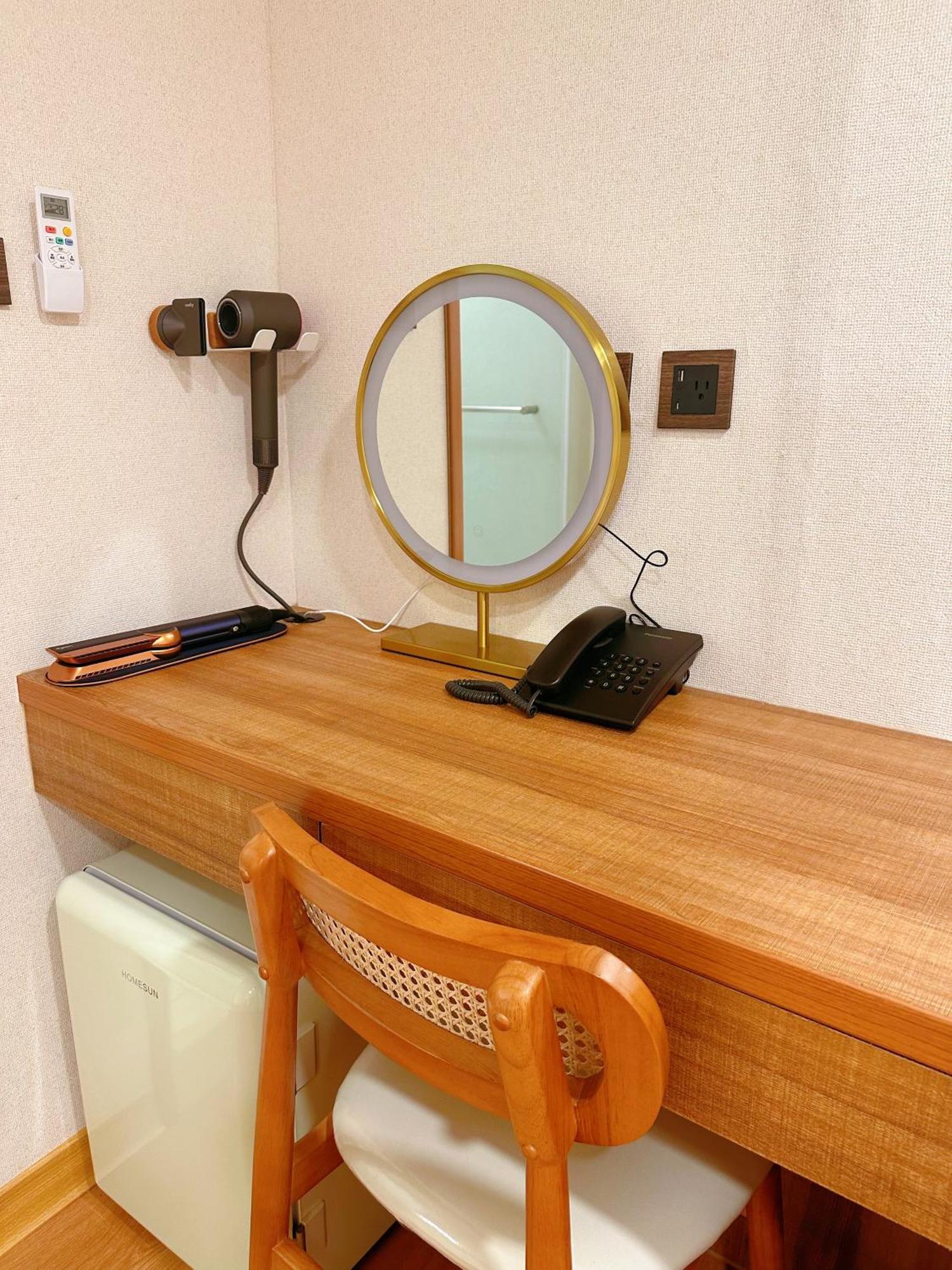 Cat Tail Pocket Ximen Inn *