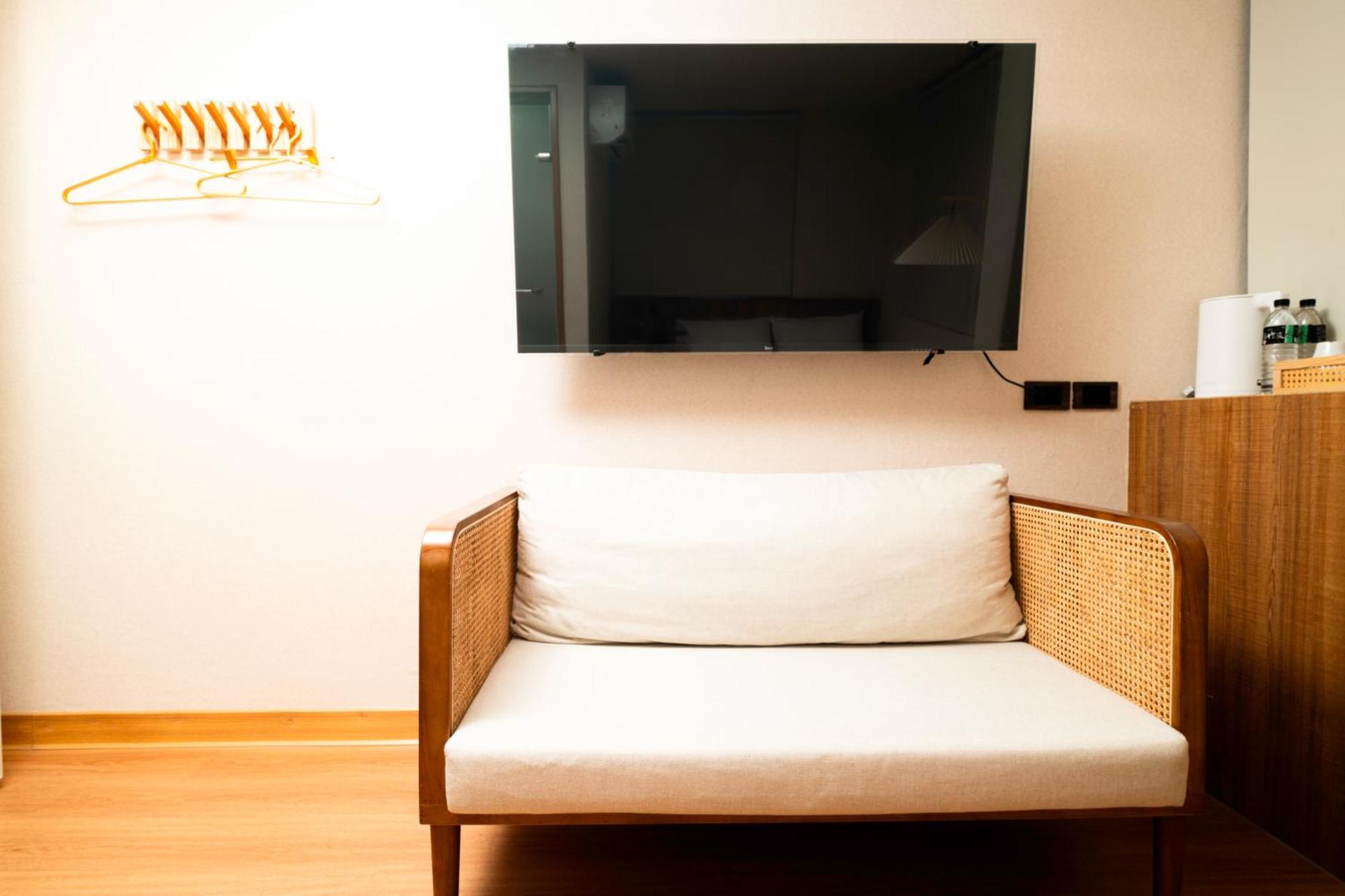 Inn Cat Tail Pocket Ximen Taipei