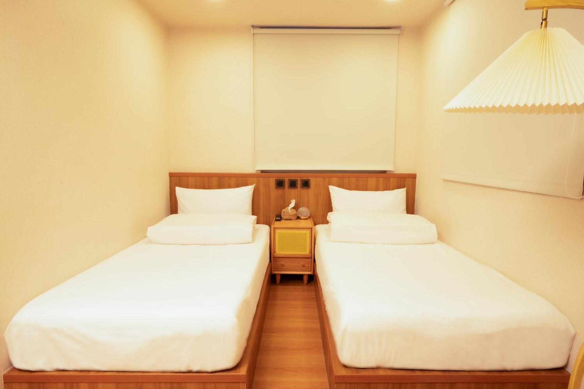 Cat Tail Pocket Ximen Inn *